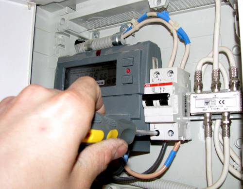 Профессиональный электрик – качество и безопасность электропроводки
