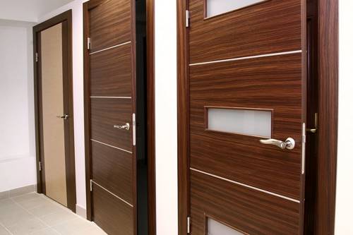 Как обновить деревянную дверь