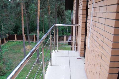 Лестницы и перила из нержавеющей стали – функциональный и стильный элемент экстерьера