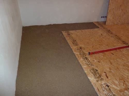 Чем выровнять деревянный пол под укладку покрытия