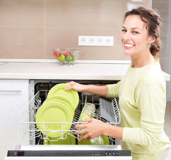 Чем хороши посудомоечные машины и нужна ли дома такая техника?
