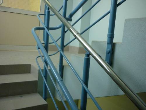 Преимущества нержавеющей стали для ограждений перед алюминием