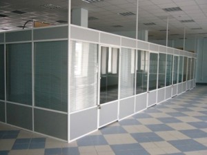 Основные преимущества алюминиевых перегородок